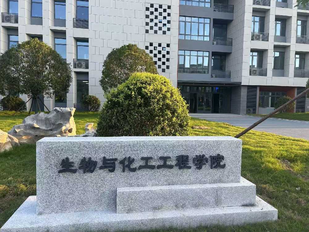 凤庆县扬州职业大学体育场高杆灯项目